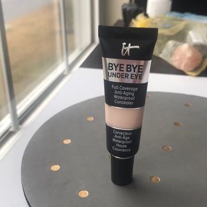 Full Coverage Anti-Aging Waterproof Concealer!